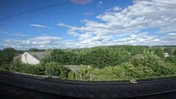 Wechselnde Landschaften Außerhalb Der Städte Auf Einer Malerischen Zugfahrt Durch — Stockvideo