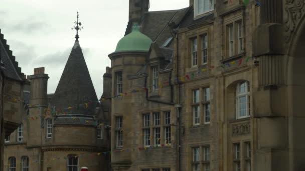 Slavnostní Dekorace Krásné Staré Ulici Historickém Městě Edinburgh Jasné Barevné — Stock video