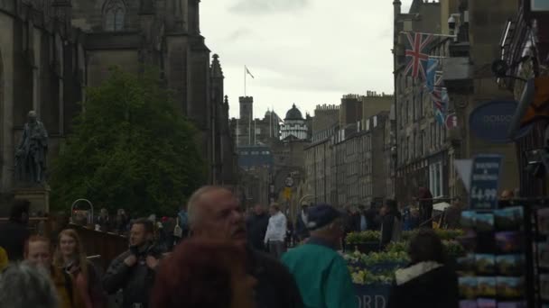 Edinburgh Scotland Ηνωμενο Βασιλειο Σεπτεμβριου 2023 Άνθρωποι Περπατούν Κατά Μήκος — Αρχείο Βίντεο