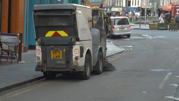 Edinburgh Scotland United Kingdom September 2023 Street Sweeping Vehicle Maintaining — стоковое видео