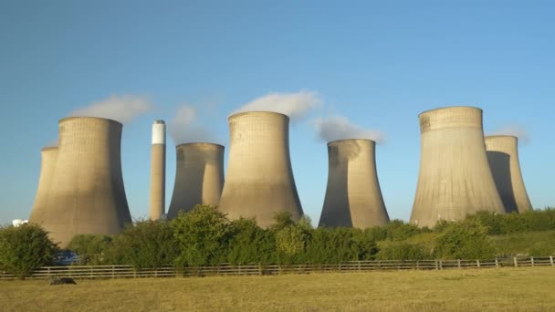 Luchtvervuiling Tijdens Elektriciteitsopwekking Ratcliffe Soar Thermische Centrale Enorme Torens Verdampen — Stockvideo