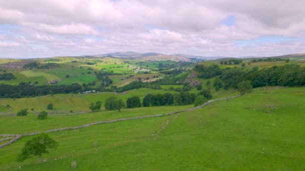 Aerial Γραφική Θέα Της Όμορφης Υπαίθρου Στο Yorkshire Dales Εθνικό — Αρχείο Βίντεο