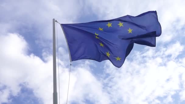 Bandiera Dell Unione Europea Sta Crescendo Sul Pennone — Video Stock