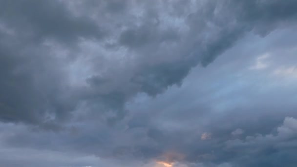 Fırtınalı Günbatımı Gökyüzü Tarafından Yakalandı Stok Video