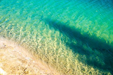 Dalgalı güzel deniz plajı