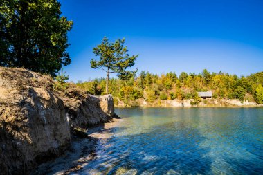 Güzel göl manzarası