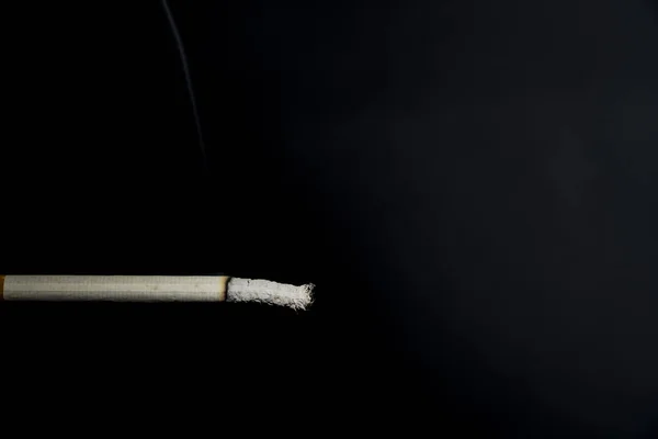 Fumo Sigaretta Bruciata Danno Alla Salute Fondo Scuro Cenere — Foto Stock