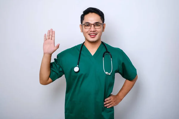 Amistoso Aspecto Sonriente Asiático Médico Masculino Médico Matorrales Saludando Mano — Foto de Stock