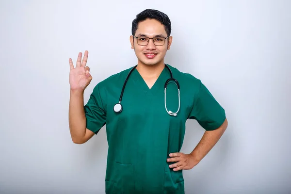 Potrait Bonito Asiático Médico Enfermeira Esfrega Estetoscópio Sorrindo Positivo Fazendo — Fotografia de Stock