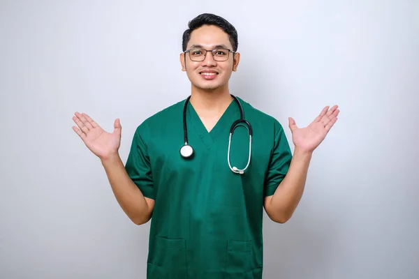 Nahaufnahme Überraschter Und Amüsierter Glücklicher Asiatischer Krankenpfleger Oder Arzt Arzt — Stockfoto