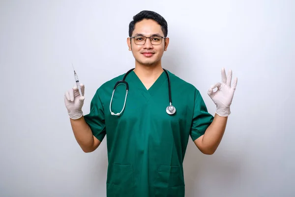 Agradable Sonriente Médico Asiático Masculino Médico Con Guantes Estethoscop Haciendo — Foto de Stock