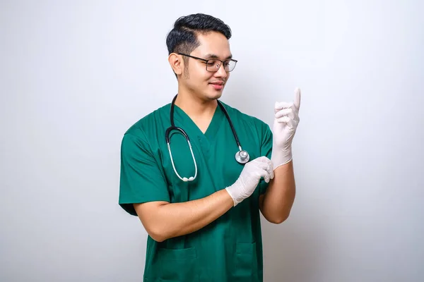 Profissional Confiante Sorrindo Asiático Médico Enfermeira Usar Luvas Borracha Estetoscópio — Fotografia de Stock