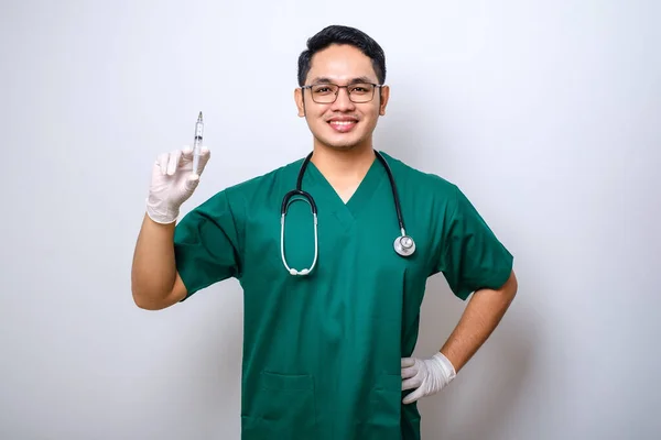 Confiante Asiático Enfermeira Masculina Médico Esfoliação Verde Luvas Borracha Segurando — Fotografia de Stock