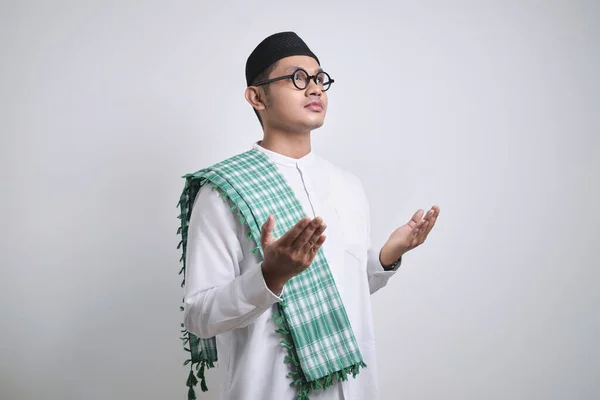 Smiling Asian Muslim Man White Prayer Clothes Prayed God Standing — Stok Foto