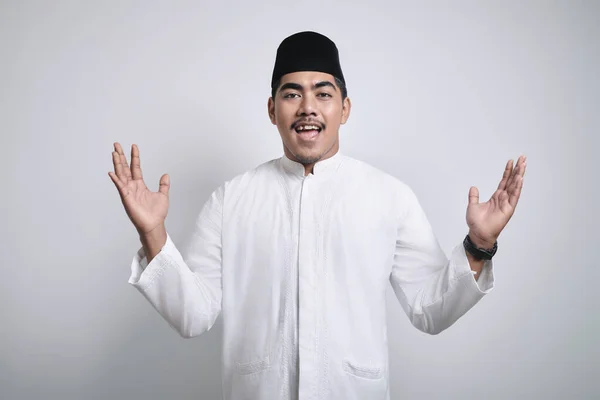 Asiatisk Muselman Man Bär Vit Kläder Leende Till Hälsning Ramadan — Stockfoto