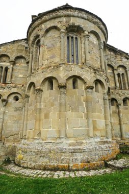 İtalya 'nın Toskana, Romena kentindeki San Pietro kilisesinin dışında.