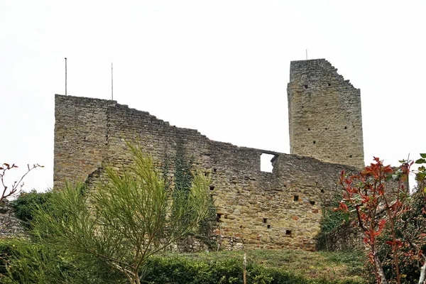 Замок Ромена Муниципалитете Пратовеккьо Тоскана Италия — стоковое фото
