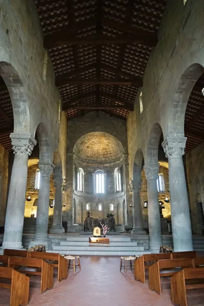 Интерьер Приходской Церкви Сан Пьетро Ромене Тоскана Италия — стоковое фото