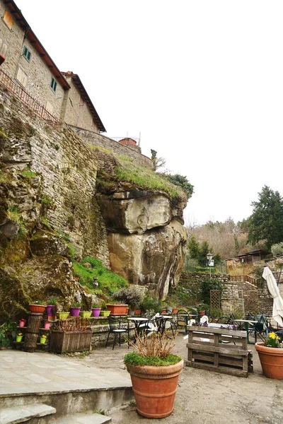 イタリア トスカーナ州クオタ ポッピ Quota Poppi の古代村を垣間見る — ストック写真