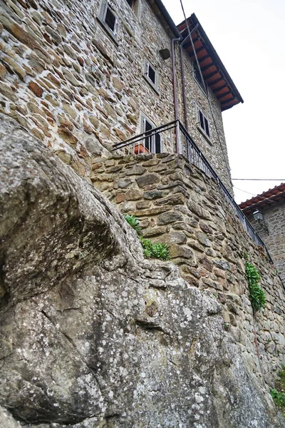 Widok Starożytnej Średniowiecznej Wioski Raggiolo Toskania Włochy — Zdjęcie stockowe