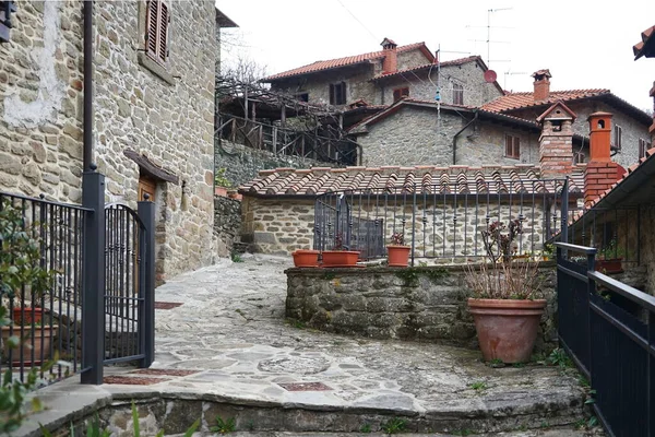 Záblesk Starobylé Středověké Vesnice Raggiolo Toskánsko Itálie — Stock fotografie