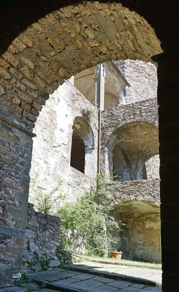 Malaspina şatosunun Loggia 'sı Fosdinovo, Toskana, İtalya