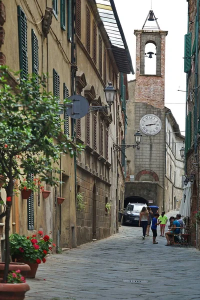 Klocktorn Den Historiska Stadskärnan Den Antika Byn Chiusdino Toscana Italien — Stockfoto