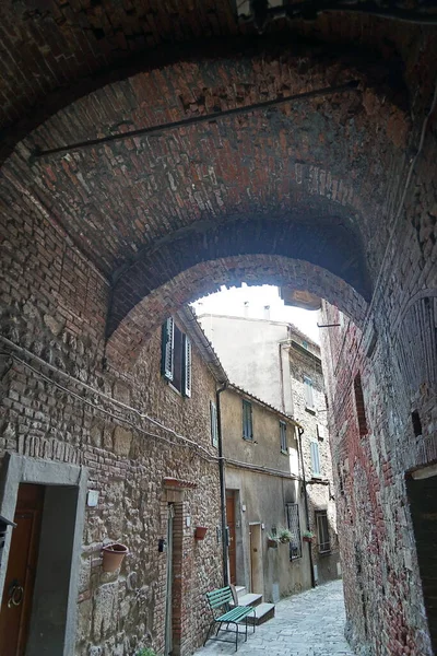 Talya Nın Antik Chiusdino Köyünde Bir Sokak — Stok fotoğraf