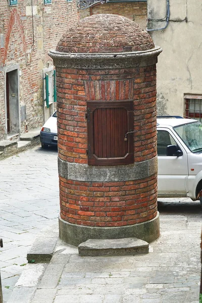 Pozzo Nel Centro Storico Dell Antico Borgo Chiusdino Toscana Italia — Foto Stock