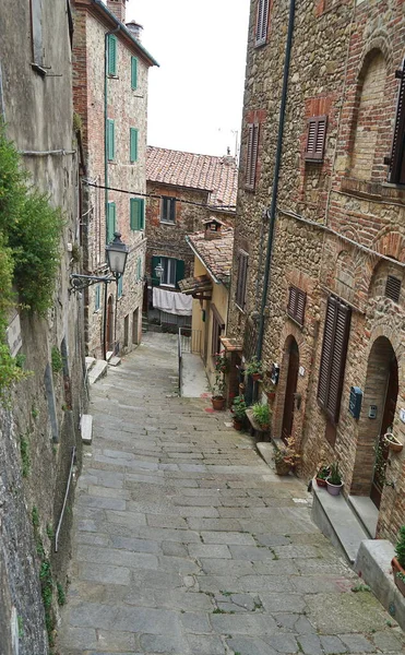 stock image Alley in the ancient village of Chiusdino, Tuscany, Italy