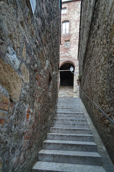 Aleja Starożytnej Miejscowości Chiusdino Toskania Włochy — Zdjęcie stockowe