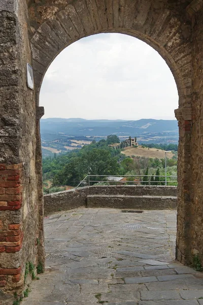 Talya Nın Antik Chiusdino Toskana Köyündeki Porta Senese Den Panorama — Stok fotoğraf