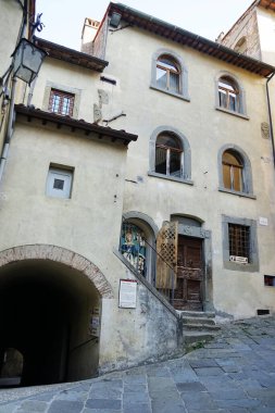 Anghiari, Toskana, İtalya 'nın ortaçağ tarihi merkezinde bulunan Kardeşlik Sarayı
