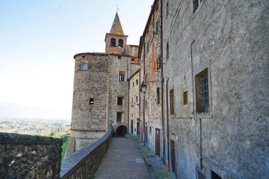 Anghiari, Toskana, İtalya 'nın ortaçağ duvarları boyunca