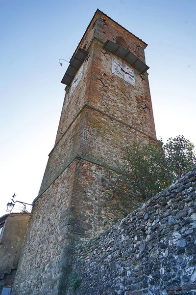 イタリア トスカーナ州アンヒアリのカンパーノまたは時計塔 — ストック写真