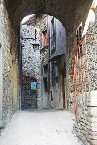 イタリア トスカーナ州アンヒアリの中世の旧市街を垣間見る — ストック写真