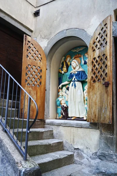 Madonna Mercy Glazed Terracotta Della Robbia Workshop Facade Broaternity Building — Stock Fotó