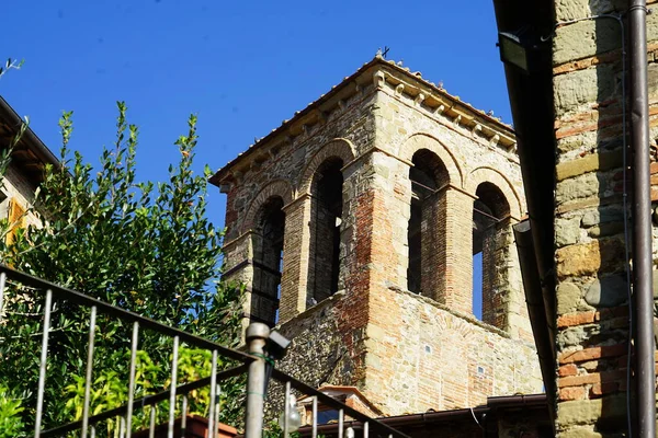 イタリア トスカーナ州アンヒアリの歴史的中心部にある鐘楼 — ストック写真