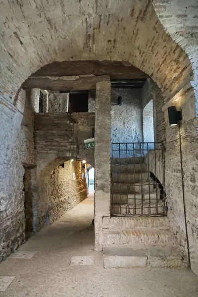 Patrouille Loopbrug Het Oude Middeleeuwse Dorp Anghiari Toscane Italië — Stockfoto