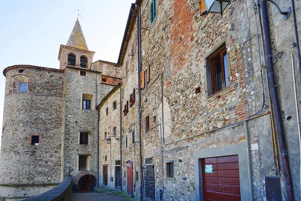 Вдоль Средневековых Стен Ангиари Тоскана Италия — стоковое фото