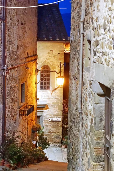 Glimpse Medieval Old Town Anghiari Evening Тоскана Италия — стоковое фото