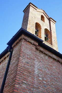Castelfiorentino, Tuscany, İtalya 'daki Ippolito ve Biagio Saints kilisesinin çan kulesi.