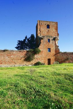 Castelfiorentino, Toskana, İtalya 'nın antik ortaçağ duvarlarının kalıntıları.