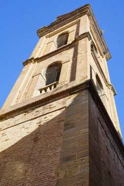 Azizler Koleji Kilisesi 'nin çan kulesi Lorenzo ve Leonardo Castelfiorentino, Toskana, İtalya