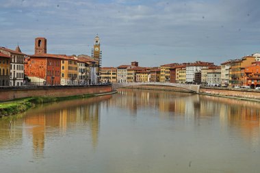 Pisa 'daki Arno Nehri, Toskana, İtalya