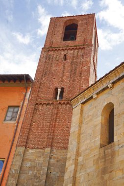 Pisa, Toskana, İtalya 'daki San Sepolcro Kilisesi' nin çan kulesi.