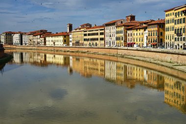 Pisa 'daki Arno Nehri, Toskana, İtalya