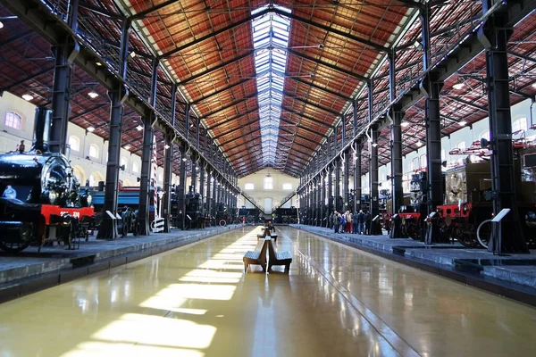 Salón Locomotoras Museo Nacional Del Ferrocarril Pietrarsa Campania Italia Imagen de stock