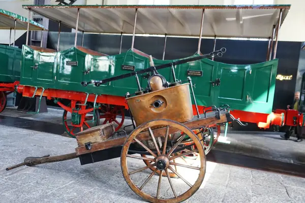 Ancien Chariot Ferroviaire Dans Musée National Des Chemins Fer Pietrarsa Images De Stock Libres De Droits
