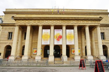 Paris, Fransa 'daki Odeon Tiyatrosu cephesi